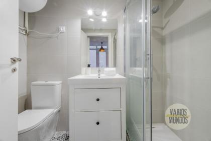 Cool Apt para 9pax en plena Plaza de Chueca - image 11