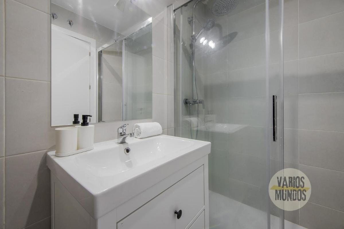 Cool Apt para 9pax en plena Plaza de Chueca - image 4