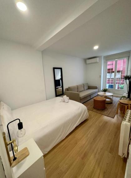 Calle Regueros Loft para 3pax en pleno Chueca - image 2