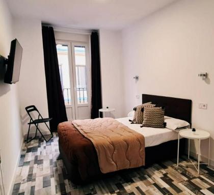 HOSTAL ANDREA GRANVIA - image 16